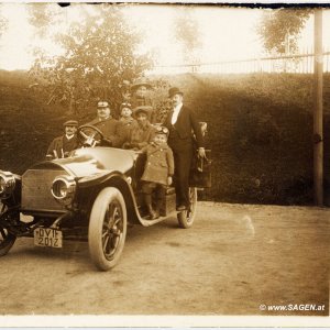 Ausfahrt mit dem Auto (Benz 8/18 oder Benz 8/20)