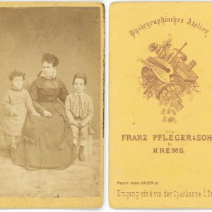 Portrait Mutter mit Kindern, Atelier Franz Pfleger & Sohn, Krems