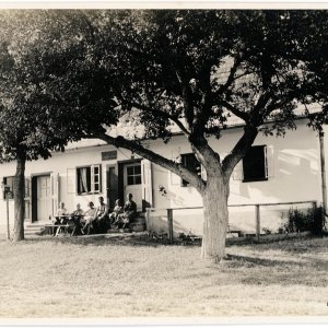 Familienportrait im Garten