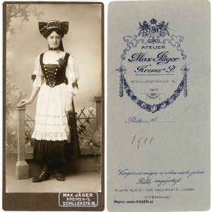 Damenportrait in Tracht, Atelier Max Jäger Krems 1911