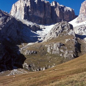 Sass Pordoi mit der Bergstation der Seilbahn im Sellastock Dolomiten