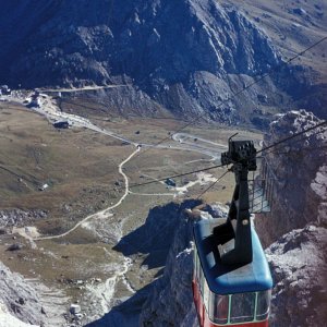 Gondel der Seilbahn vom Passo Pordoi auf den Sass Pordoi