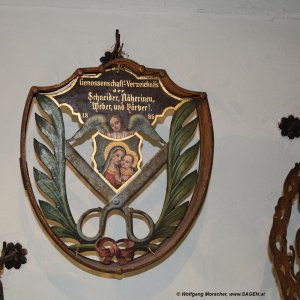 Zunftzeichen der Schneider, Näherinnen, Weber und Färber