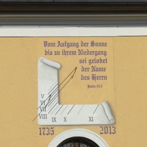 Sonnenuhr Pfarrkirche Timelkam
