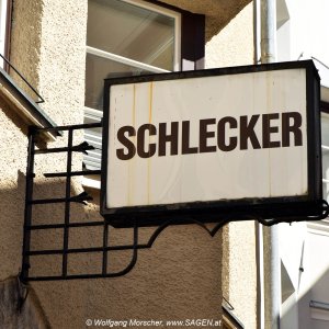 Hall in Tirol, Geschäftsausleger Schlecker