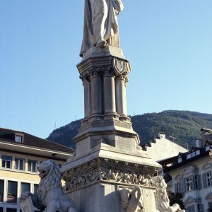 Walther-Denkmal am Waltherplatz in Bozen