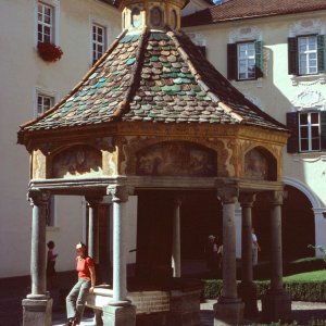 Kloster Neustift - Brunnen der Wunder