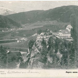 Schloss Trautson mit Waldraster-Spitze