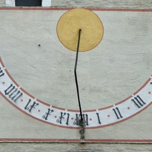 Sonnenuhr Kirche Spitz, Wachau