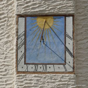 Sonnenuhr an der Kirche in Weitra