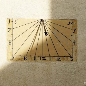 [Gesucht] Sonnenuhr datiert 1655