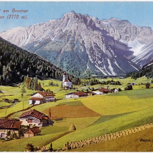 Obernberg am Brenner mit Tribulaun (2770 m)