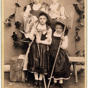 Vier Mädchen. Fotograf Franz Stiegler, Graz