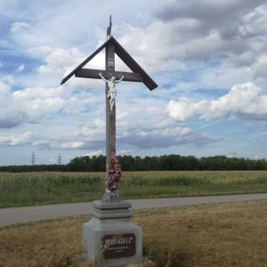 Wegkreuz bei Himberg