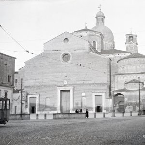 Padua, Piazza Duomo mit Straßenbahn