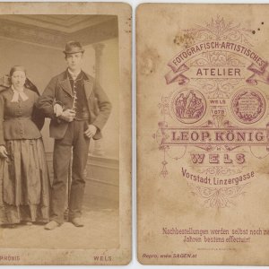 CdV Trachten-Porträt im Atelier Leopold König, Wels