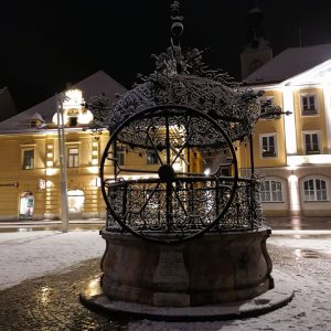 Der Eiserne Brunnen am Brucker Hauptplatz