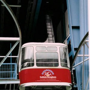 ehemalige Schattberg-Pendelbahn - Wagen in der Talstation