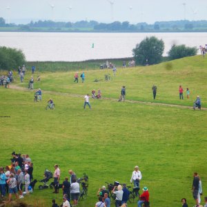 Sehnsüchtig in Erwartung auf das Eintreffen der Peking.