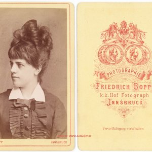 Dame mit beachtlicher Haartracht, Atelier Friedrich Bopp, Innsbruck