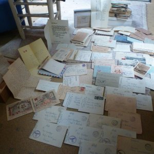 Die Vergangenheit an uns. Dokumente und ungeöffnete Feldpostbriefe.