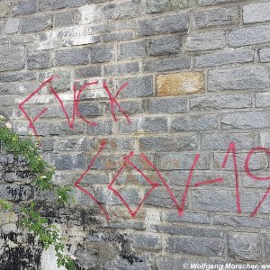 "Fuck Cov-19" - Graffiti Innsbruck