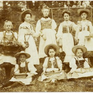 Mädchen in oberösterreichischer Tracht, Freistadt 1906
