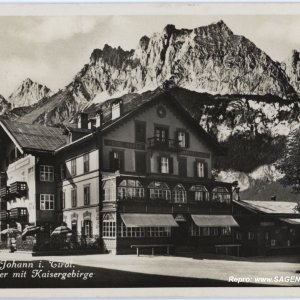 St. Johann in Tirol, Hotel Huber mit Kaisergebirge