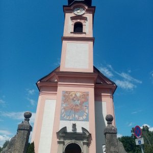 Pfarrkirche Salzburg Gnigl Sonnenuhr