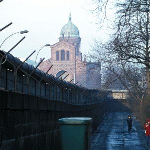 Berliner Mauer, Waldemarstraße, Sankt-Michael-Kirche