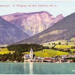 Salzkammergut. St. Wolfgang mit dem Schafberg 1780m.