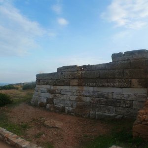 Reste der antiken Stadtbefestigung am Kap Sounion.