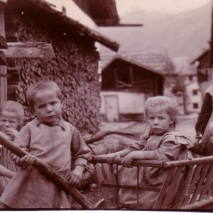 Kinder in Längenfeld 1904