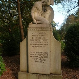 Ehemaliger Soldatengrabstein als Denkmal auf dem Ohlsdorfer Friedhof