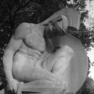 Ehemaliger Soldatengrabstein als Denkmal auf dem Ohlsdorfer Friedhof