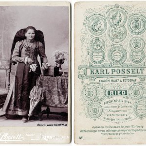 Junge Dame in oberösterreichischer Tracht
