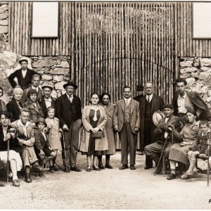 Touristen bei Demänováer Tropfsteinhöhle 1930