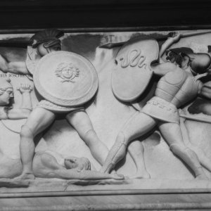 Das Schliemann Mausoleum in Athen. Szenerie im Fries.