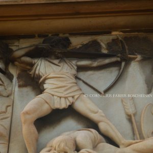 Das Schliemann Mausoleum in Athen. Der Bogenschütze