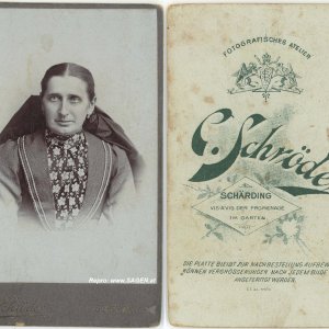 Dame in oberösterreichischer Tracht, Atelier C. Schröder, Schärding