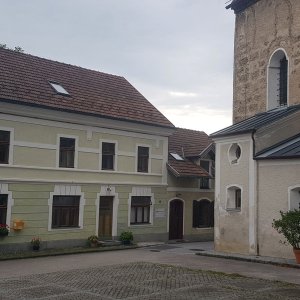 Kirchenvorplatz Heiligenstatt, Lengau