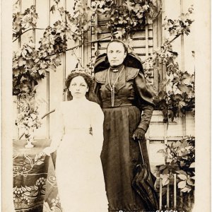 Porträt Dame in oberösterreichischer Tracht