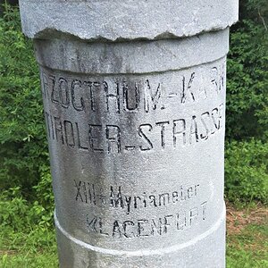 Postmeilenstein an der Grenze Kärnten-Tirol bei Nikolsdorf