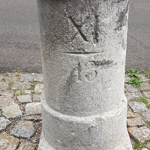 Postmeilenstein in Gmünd.  7. von 7 Begrenzungssteinen vor dem oberen Stadttor.