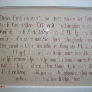 Tafel in der Kümmernis-Kapelle am Hechenberg in Burghausen (Oberbayern)