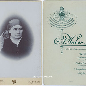 Dame mit Kopftuch, Atelier A. Huber, Wien