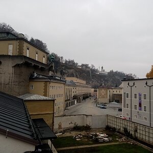 Ausblick auf Festspielhaus und Hofstallgasse in Salzburg