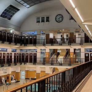 Amalienbad - Schwimmhalle