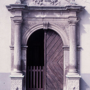 Portal der Pfarrkirche Hirschbach (Niederösterreich)