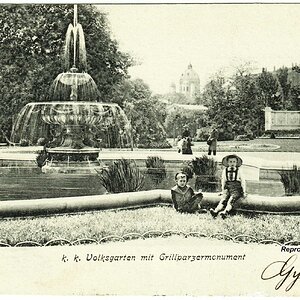 Wien Volksgarten mit Grillparzermonument um 1905